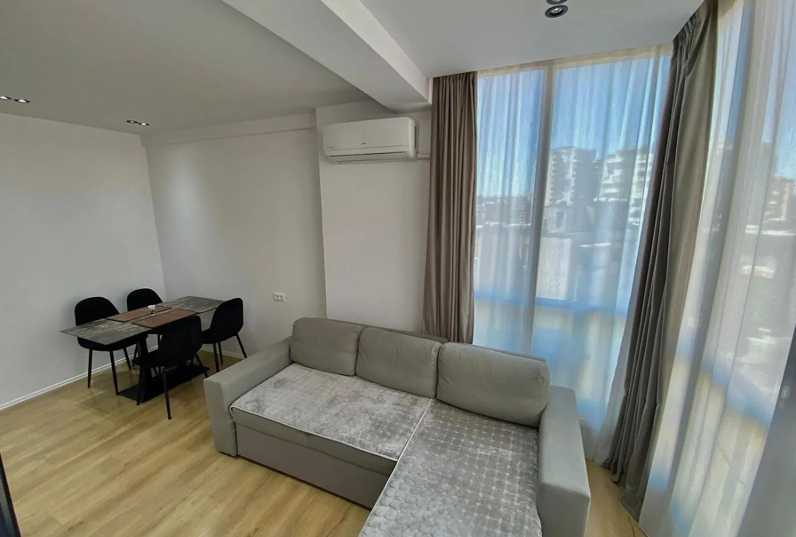Mara Central Apartment 3 Tirana 0*,  Albania